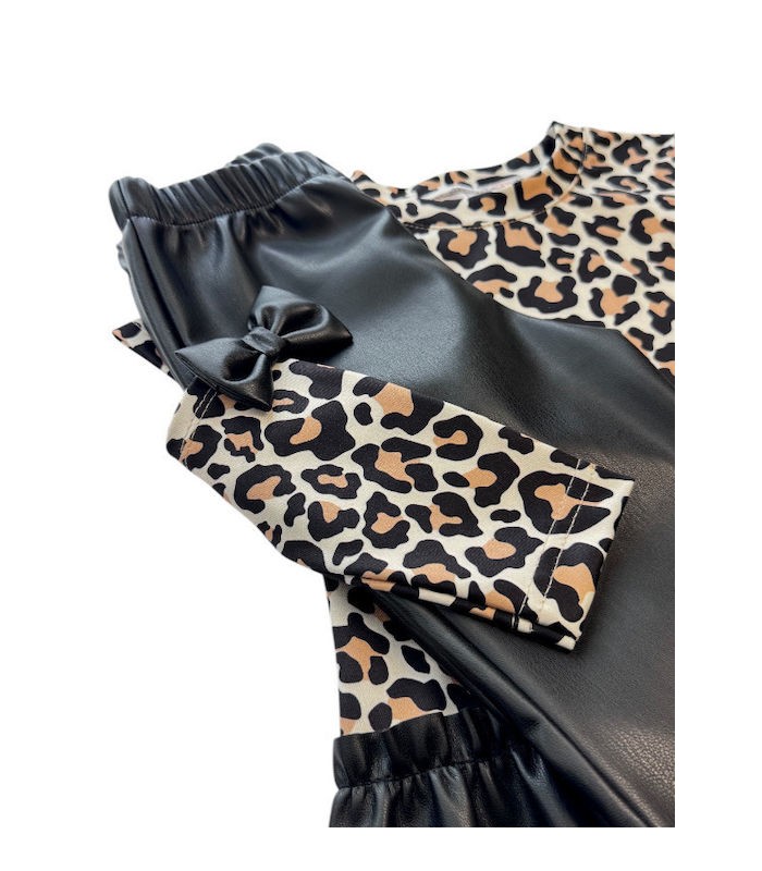 Σετ “Δερμάτινο Κολάν με Τιγρέ Μπλούζα”