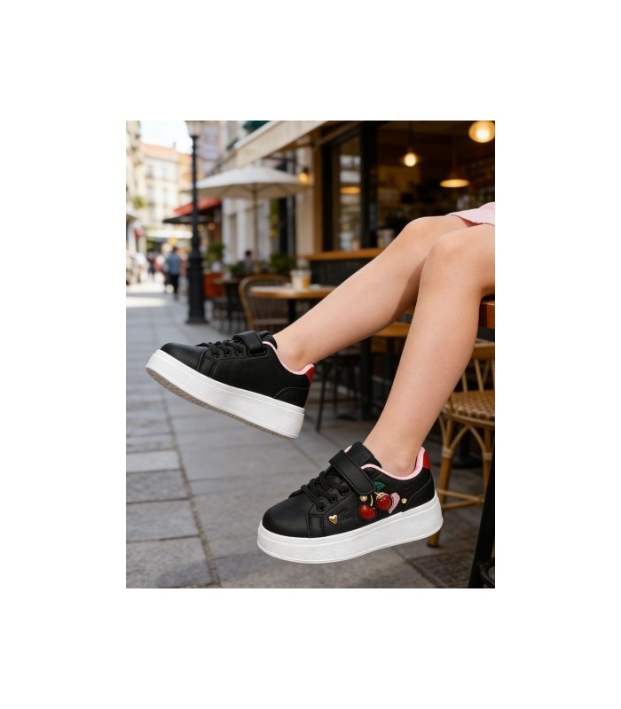 Sneaker σε μαύρο χρώμα