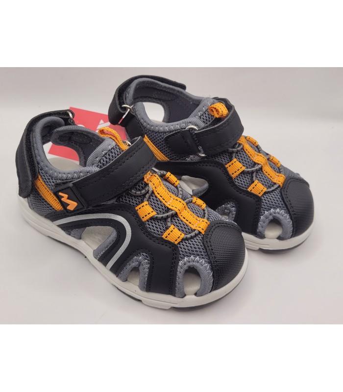 Πέδιλο για αγόρι με κλειστή μύτη μπροστά σε μαύρο χρώμα